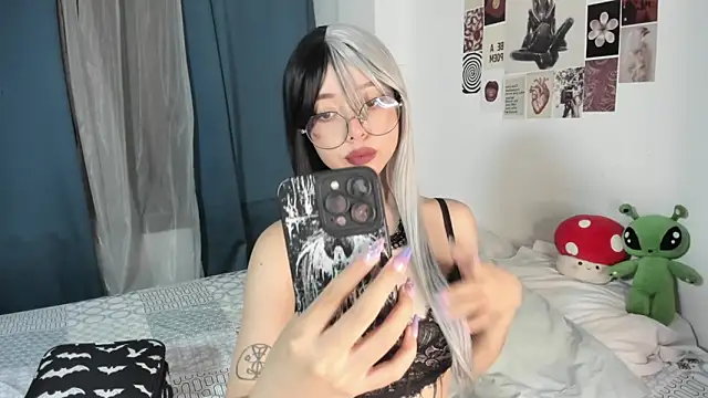 Snapshot of acid_candy_ chatting on October 4, 2025, 11:28 pm acid candy  online show from October 4, 2025, 11:28 pm