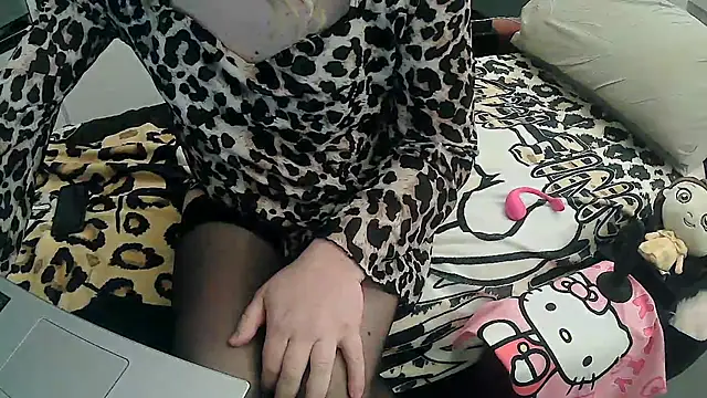 CristinaTrav online show from February 5, 2026, 5:42 pm