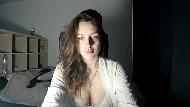 Snapshot of Ella___Bell chatting on February 24, 2025, 6:27 am Ella Bell online show from February 24, 2025, 6:27 am