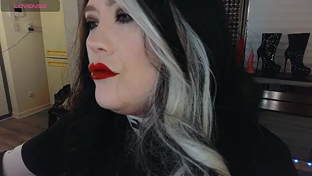 Snapshot of wickedxqueen chatting on April 15, 2026, 7:58 pm wickedxqueen online show from April 15, 2026, 7:58 pm