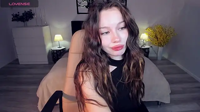 KaitieLove online show from September 10, 2025, 5:23 pm