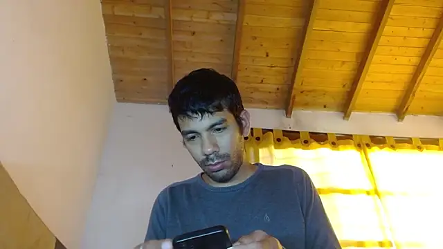JohanyLatino online show from June 11, 2026, 10:29 pm