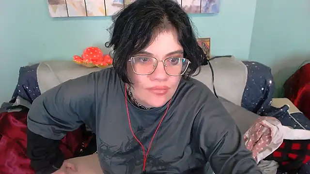 EverlyRays online show from December 21, 2025, 8:53 pm