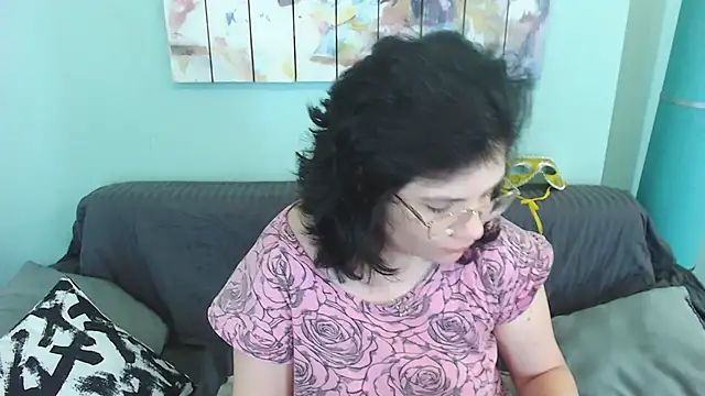 Snapshot of EverlyRays chatting on February 7, 2025, 11:23 am EverlyRays online show from February 7, 2025, 11:23 am
