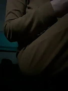 AlisaaRose online show from February 19, 2026, 5:37 am