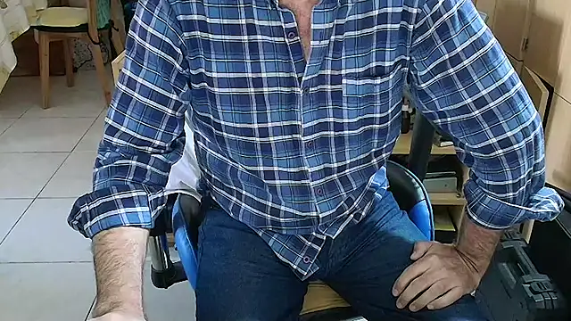 angelgarcia269 online show from April 29, 2026, 8:48 pm