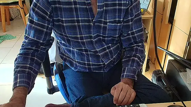 angelgarcia269 online show from April 28, 2026, 11:58 am