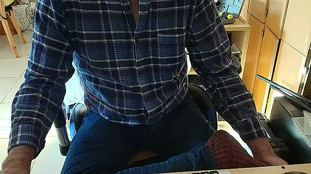 angelgarcia269 online show from April 27, 2026, 11:52 am