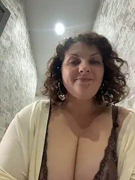 Taisia W online show from May 9, 2026, 10:29 am