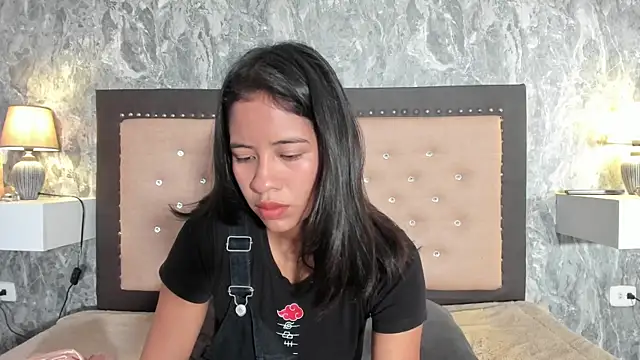 Snapshot of JuliKim_ chatting on February 9, 2026, 12:36 pm JuliKim online show from February 9, 2026, 12:36 pm