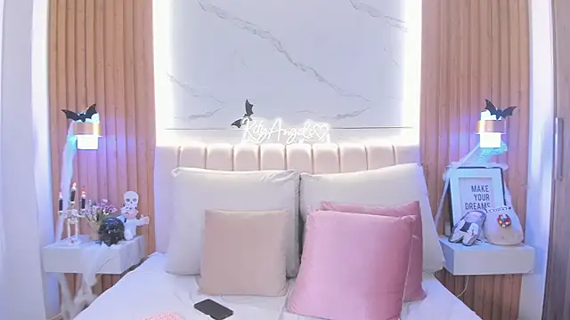 kityangelss online show from October 25, 2025, 2:44 am