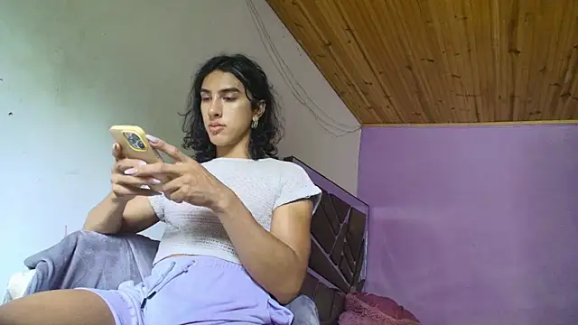 roxana collins online show from October 14, 2025, 2:39 pm