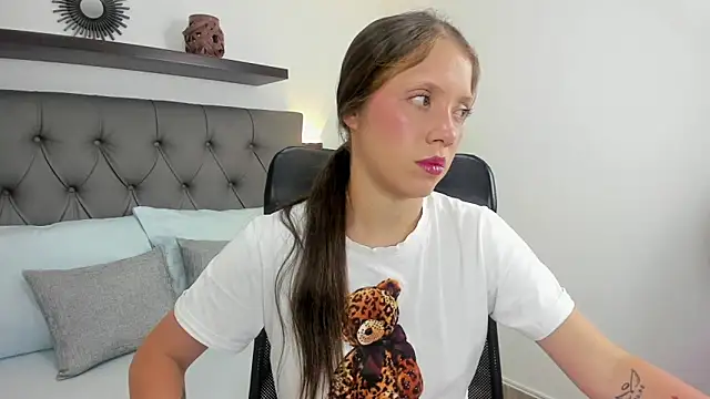 Snapshot of nataly_rodri chatting on October 20, 2025, 7:36 pm nataly rodri online show from October 20, 2025, 7:36 pm