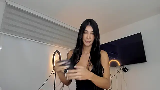 Snapshot of GarciaMilu chatting on February 5, 2025, 1:37 am GarciaMilu online show from February 5, 2025, 1:37 am