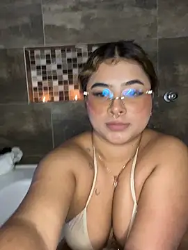 Snapshot of AliiceBrown_ chatting on February 15, 2026, 11:03 pm AliiceBrown online show from February 15, 2026, 11:03 pm