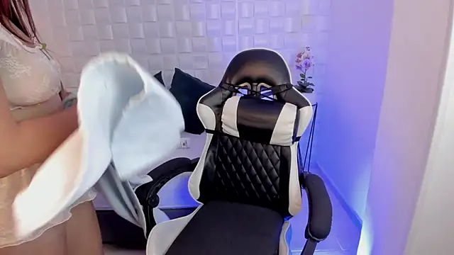 anny rouse24 online show from January 10, 2026, 2:07 am