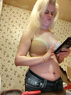 Snapshot of AshleyDalton101 chatting on March 23, 2026, 3:28 am AshleyDalton101 online show from March 23, 2026, 3:28 am