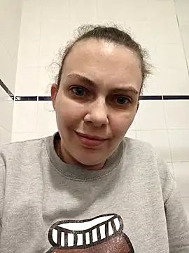 Snapshot of LEAsquirt91 chatting on February 26, 2025, 10:15 pm LEAsquirt91 online show from February 26, 2025, 10:15 pm