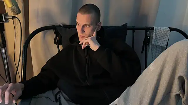 ETHAN MOORE online show from April 25, 2026, 8:50 pm