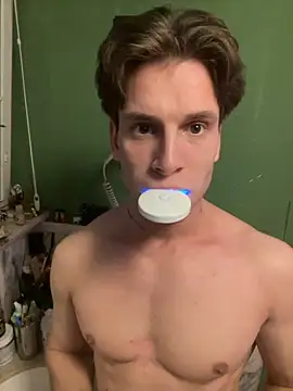 ETHAN MOORE online show from October 31, 2025, 3:30 pm