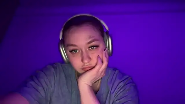 Snapshot of Isabel-Bailey chatting on October 23, 2025, 9:24 pm Isabel-Bailey online show from October 23, 2025, 9:24 pm