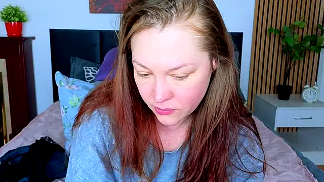 CutieGinger online show from November 26, 2025, 3:23 pm