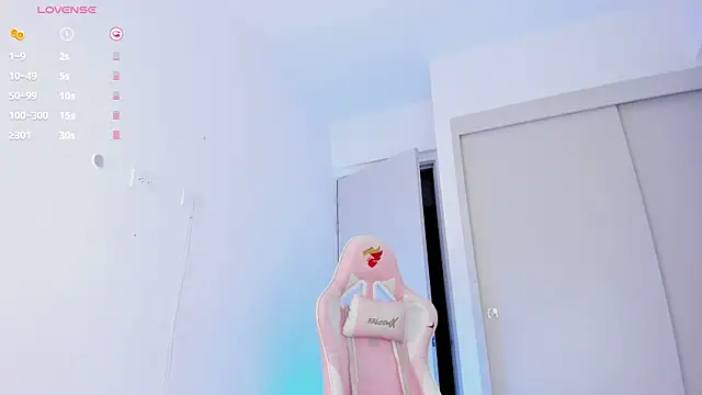 mia yourmommy online show from December 4, 2025, 12:53 am