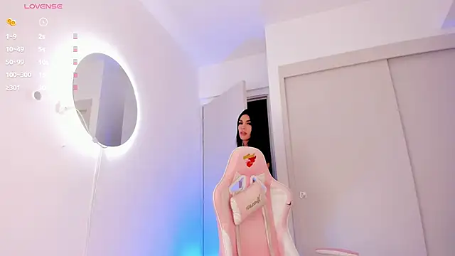 mia yourmommy online show from November 28, 2025, 12:44 am