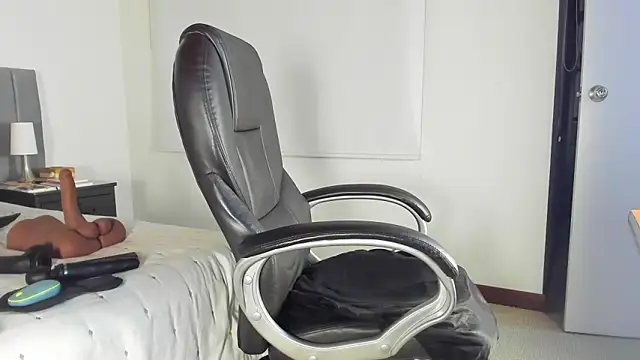 adriana71 online show from March 29, 2026, 1:29 am