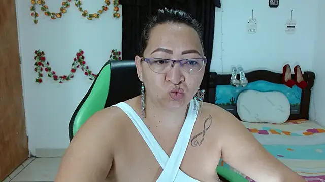 Snapshot of candy_crazy38 chatting on January 21, 2025, 9:25 pm candy crazy38 online show from January 21, 2025, 9:25 pm