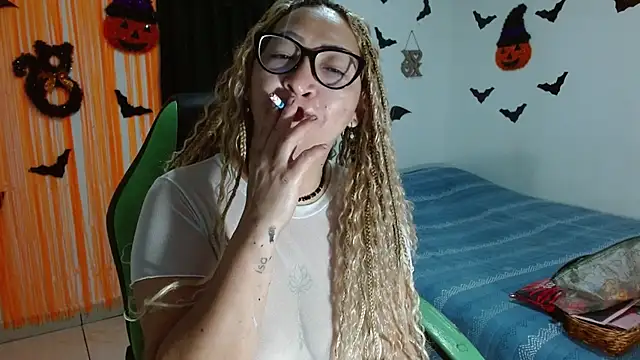 Snapshot of candy_crazy38 chatting on October 8, 2025, 9:33 am candy crazy38 online show from October 8, 2025, 9:33 am