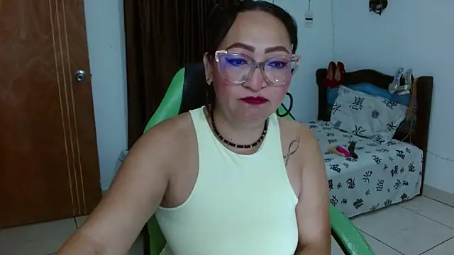 Snapshot of candy_crazy38 chatting on March 22, 2025, 9:24 am candy crazy38 online show from March 22, 2025, 9:24 am
