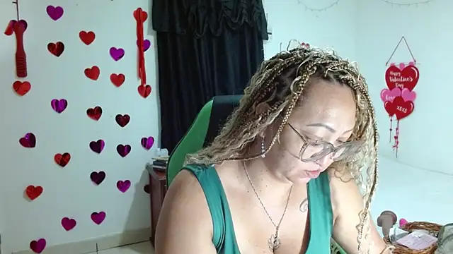 Snapshot of candy_crazy38 chatting on September 26, 2025, 8:54 am candy crazy38 online show from September 26, 2025, 8:54 am