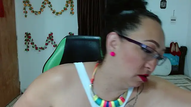Snapshot of candy_crazy38 chatting on February 2, 2025, 8:45 am candy crazy38 online show from February 2, 2025, 8:45 am
