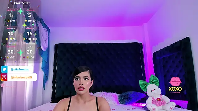 nikolsmithh online show from October 28, 2025, 6:29 pm