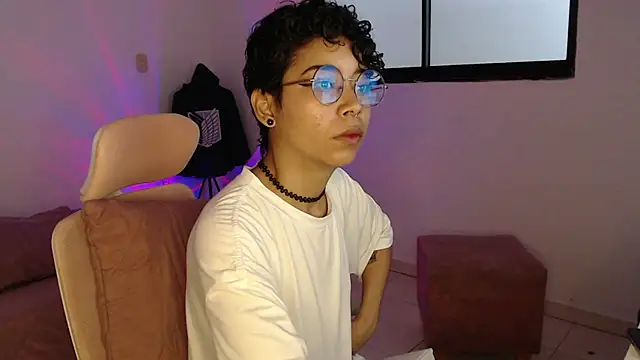 Snapshot of Putaku_San chatting on June 1, 2026, 12:05 pm Putaku San online show from June 1, 2026, 12:05 pm