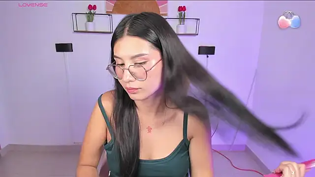 emily villamil online show from May 27, 2026, 9:33 pm
