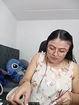 KathieBurning online show from December 3, 2025, 4:28 pm