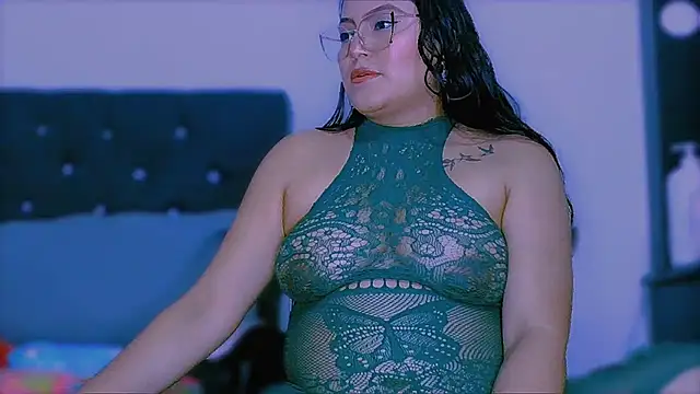 Snapshot of KathieBurning chatting on November 14, 2025, 6:00 pm KathieBurning online show from November 14, 2025, 6:00 pm