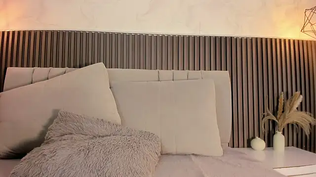 SHANONCLARK online show from November 14, 2025, 7:06 pm