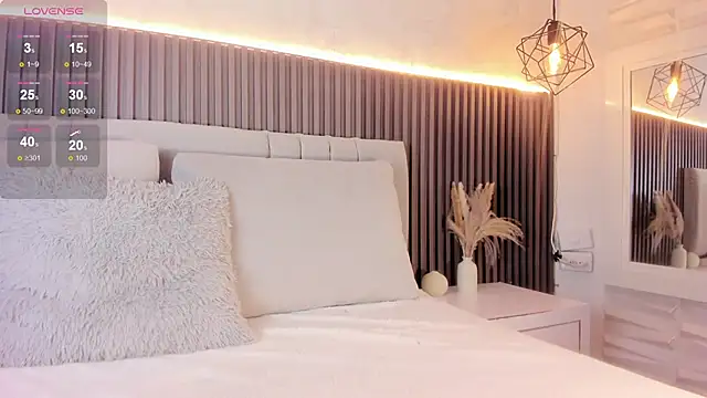 SHANONCLARK online show from November 6, 2025, 7:07 pm