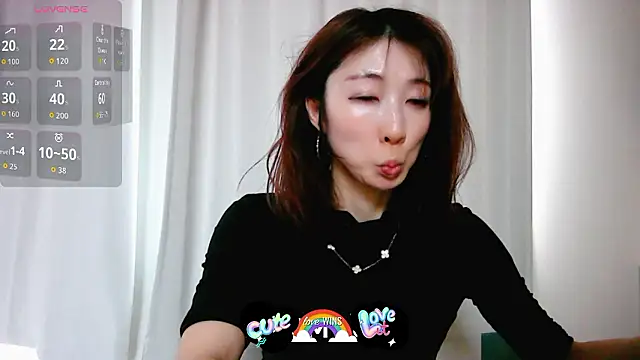 Snapshot of Love_me_Eri_ chatting on May 26, 2026, 7:06 am Love me Eri online show from May 26, 2026, 7:06 am