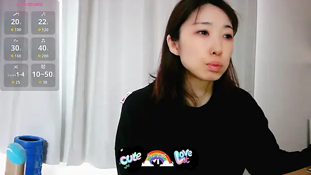 Snapshot of Love_me_Eri_ chatting on January 10, 2026, 12:17 am Love me Eri online show from January 10, 2026, 12:17 am