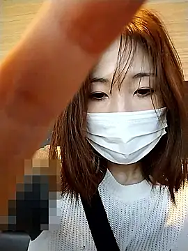 Snapshot of Love_me_Eri_ chatting on May 11, 2026, 8:05 am Love me Eri online show from May 11, 2026, 8:05 am