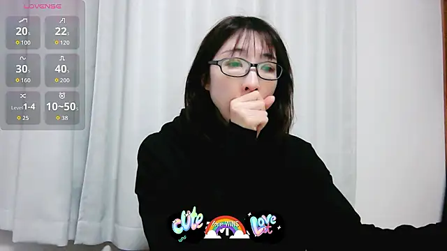 Snapshot of Love_me_Eri_ chatting on December 20, 2025, 7:44 am Love me Eri online show from December 20, 2025, 7:44 am