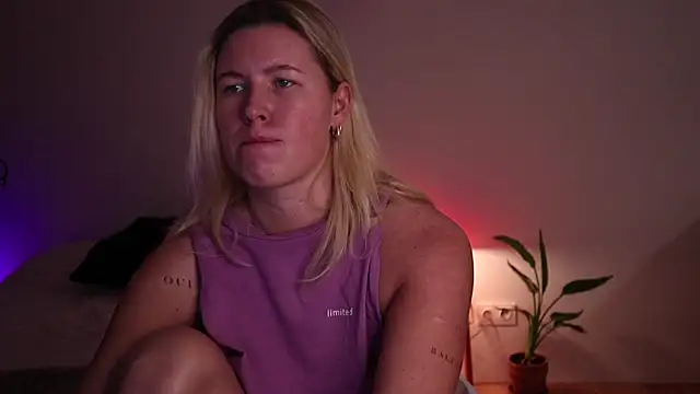 Snapshot of moonamii chatting on October 9, 2025, 6:52 pm moonamii online show from October 9, 2025, 6:52 pm