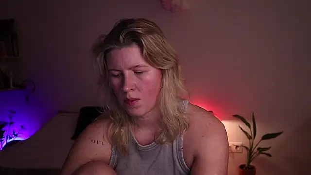 Snapshot of moonamii chatting on October 20, 2025, 4:29 pm moonamii online show from October 20, 2025, 4:29 pm