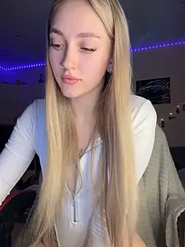 Snapshot of Good__Girl_ chatting on September 21, 2025, 4:45 pm Good Girl online show from September 21, 2025, 4:45 pm