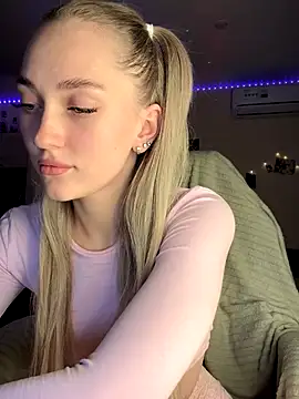 Snapshot of Good__Girl_ chatting on September 20, 2025, 6:35 pm Good Girl online show from September 20, 2025, 6:35 pm