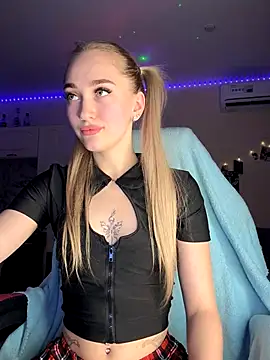 Snapshot of Good__Girl_ chatting on September 28, 2025, 6:26 pm Good Girl online show from September 28, 2025, 6:26 pm